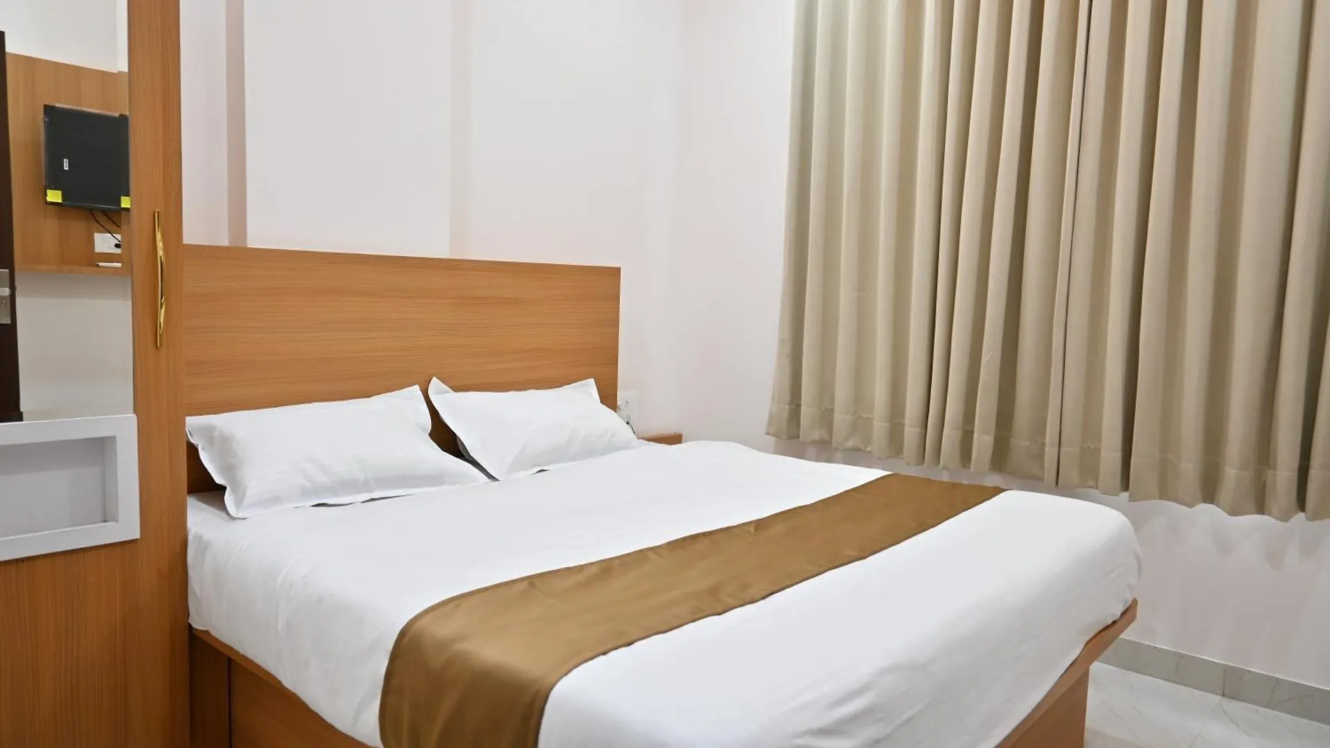 Hotel Serenity Heights Ουνταϊπούρ