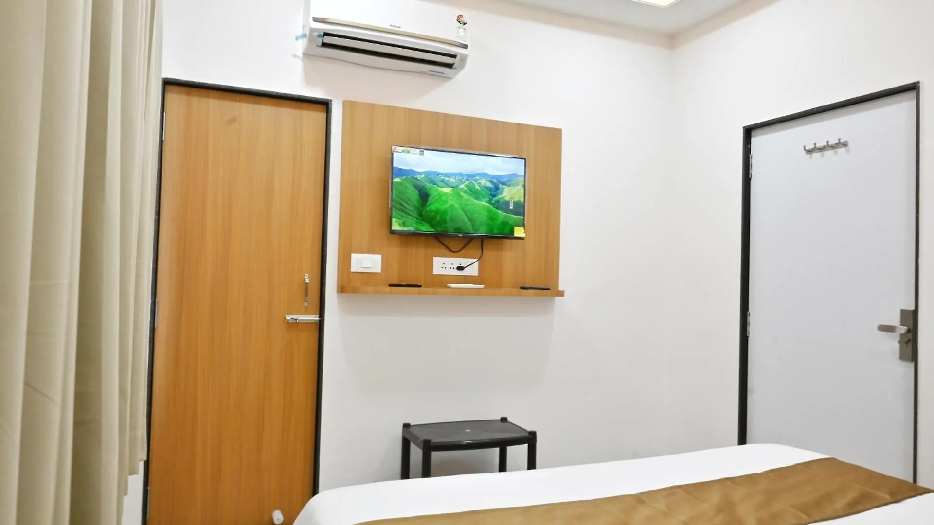 Hotel Serenity Heights Ουνταϊπούρ